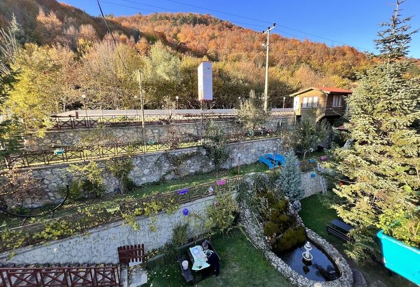 호텔 Abant Dort Mevsi̇m Konaği Hostel