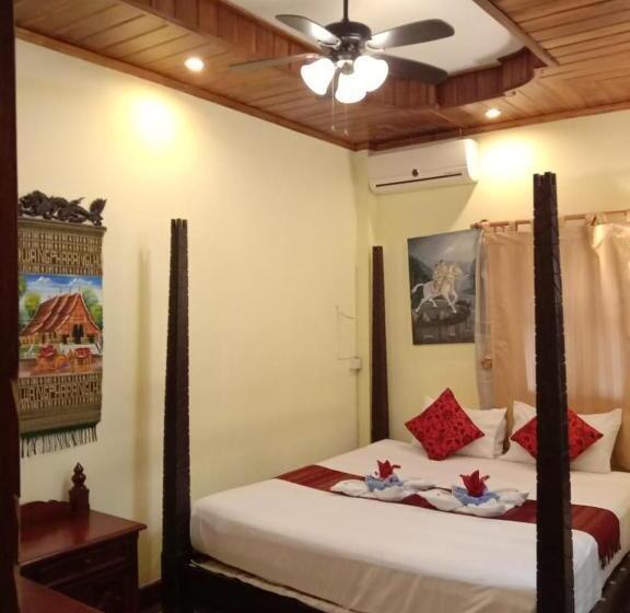 ホテル Sakura Wood House