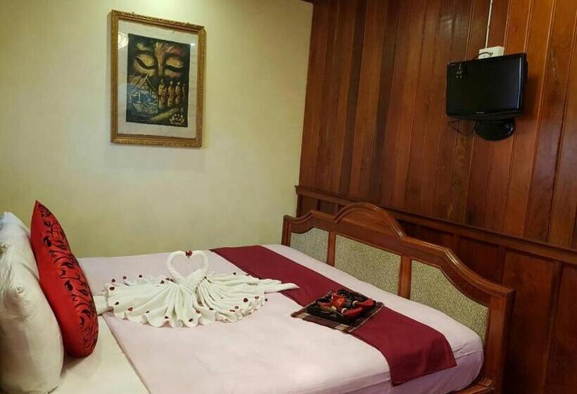 בית מלון כפרי Sakura Wood House