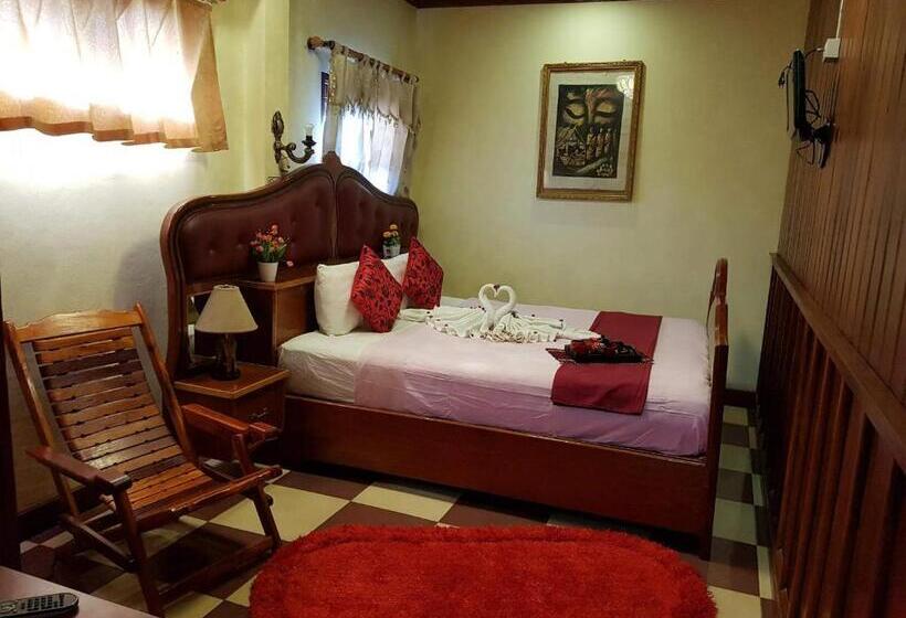 هتل Sakura Wood House