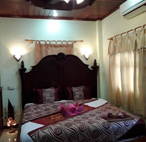 ホテル Sakura Wood House