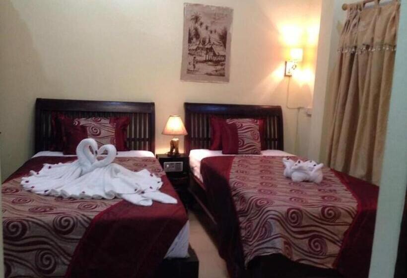 هتل Sakura Wood House