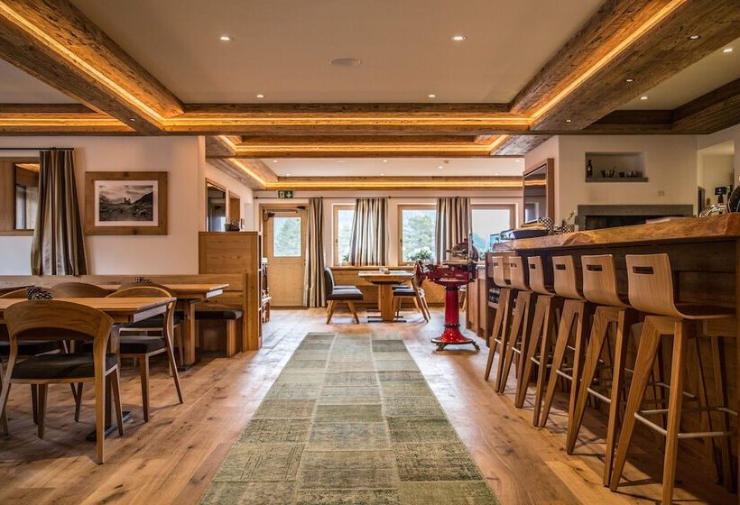 ホテル Sarain Active Mountain Resort