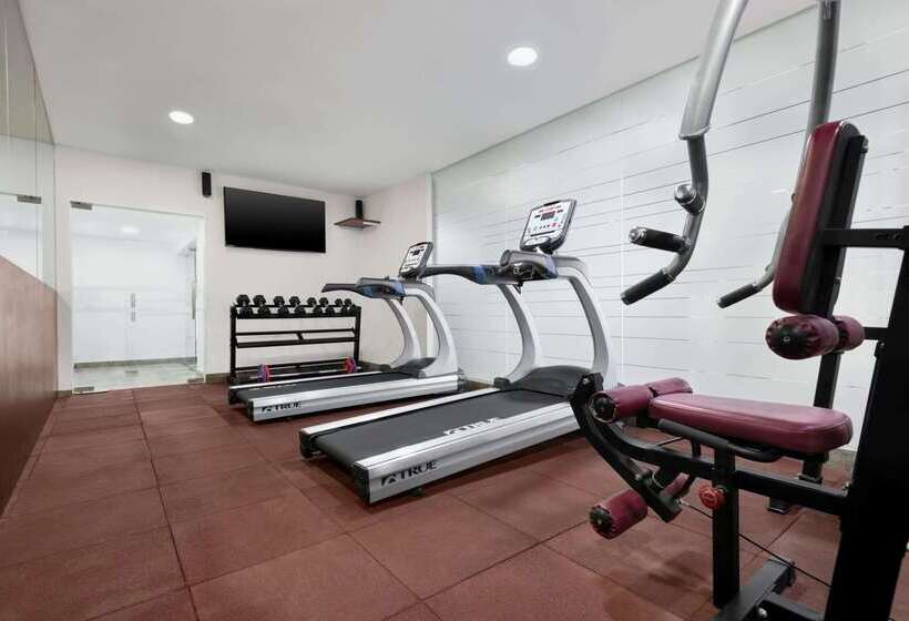 هتل Howard Johnson By Wyndham Kolkata Airport