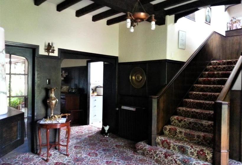 住宿加早餐  Barnett Lodge