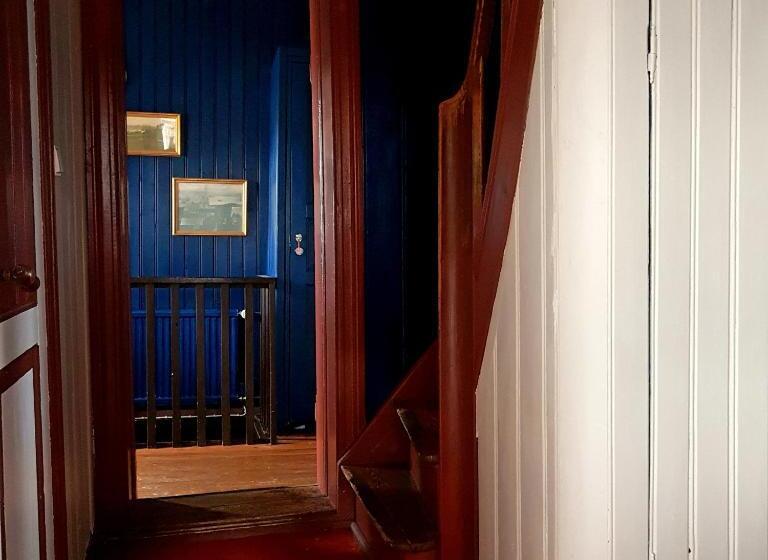 تختخواب و صبحانه Guesthouse Gamli Bær