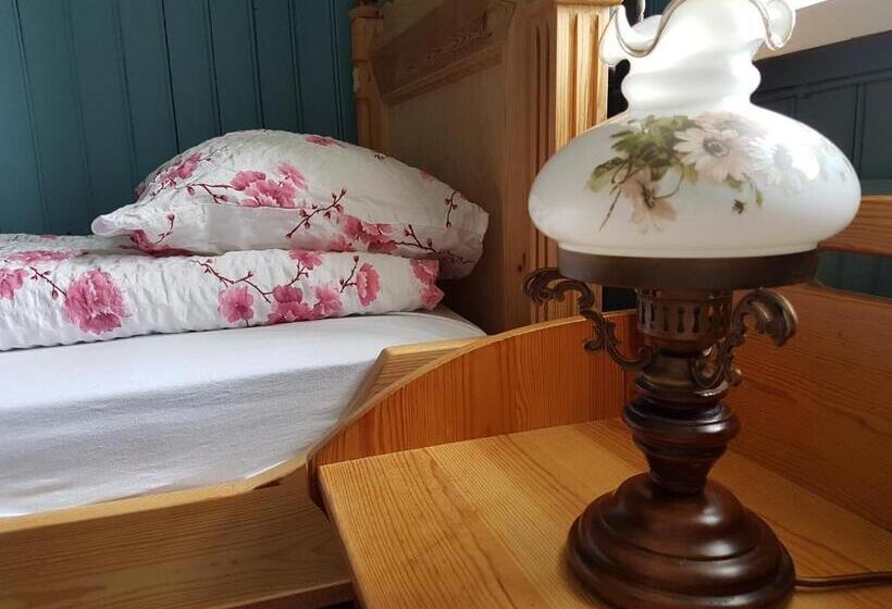 تختخواب و صبحانه Guesthouse Gamli Bær