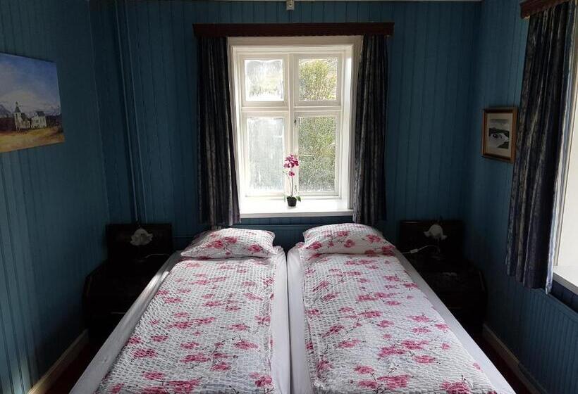 تختخواب و صبحانه Guesthouse Gamli Bær