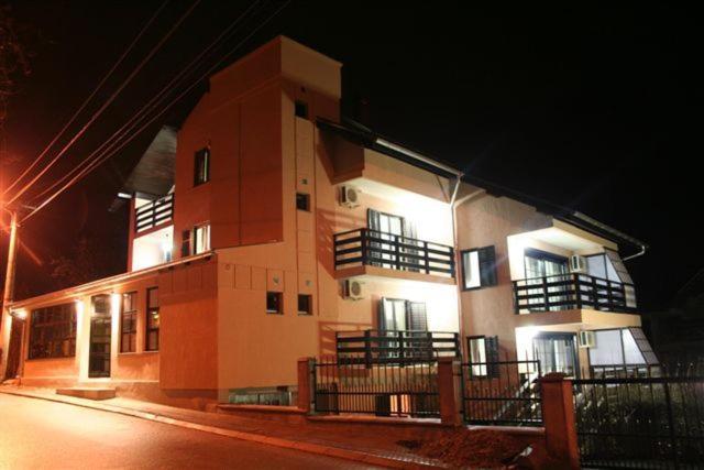 تختخواب و صبحانه Vila Prica