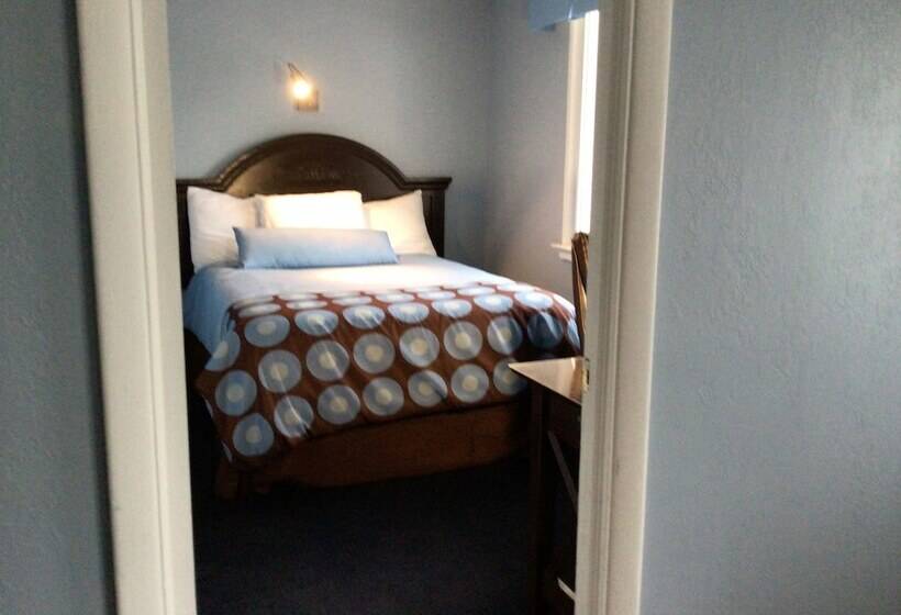 Hitching Post Country Motel