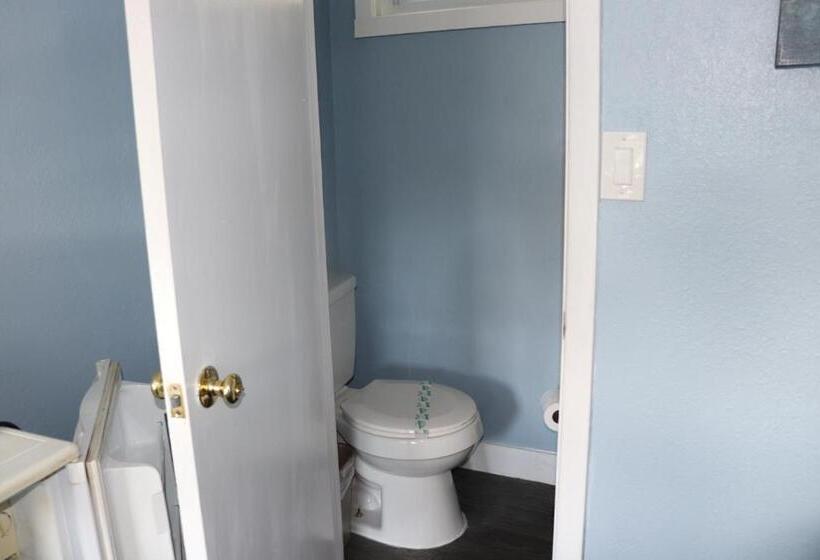 Hitching Post Country Motel