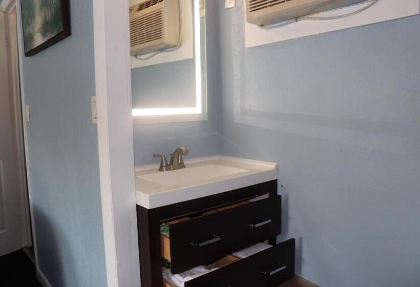 Hitching Post Country Motel