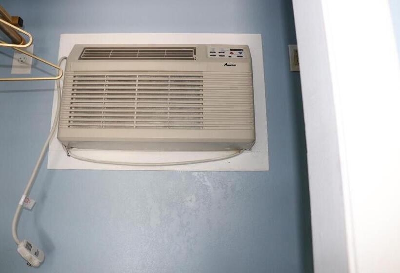 Hitching Post Country Motel