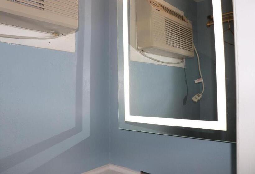 Hitching Post Country Motel