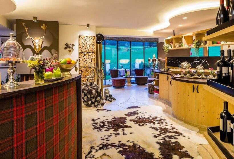 هتل Alpin Boutique Villa Gabriela   Adults Only