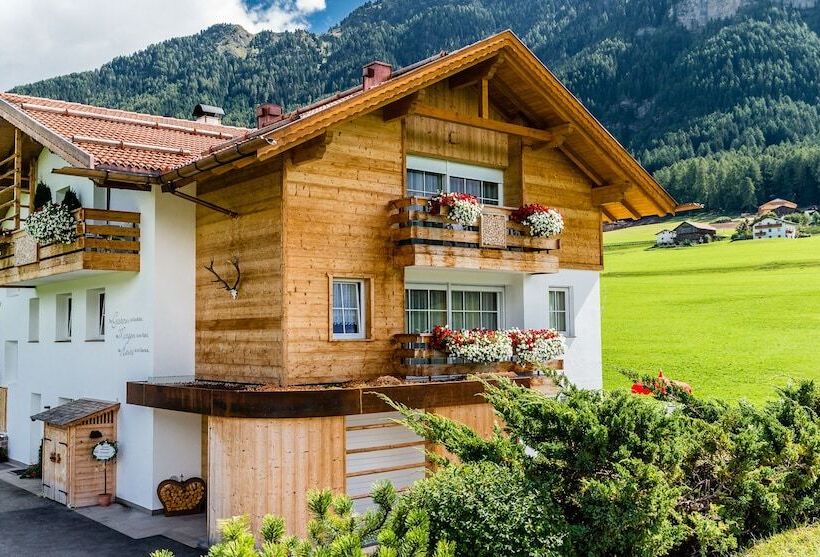 هتل Alpin Boutique Villa Gabriela   Adults Only