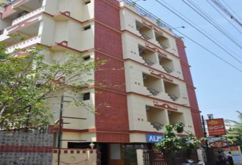 בית מלון כפרי Alps Residency