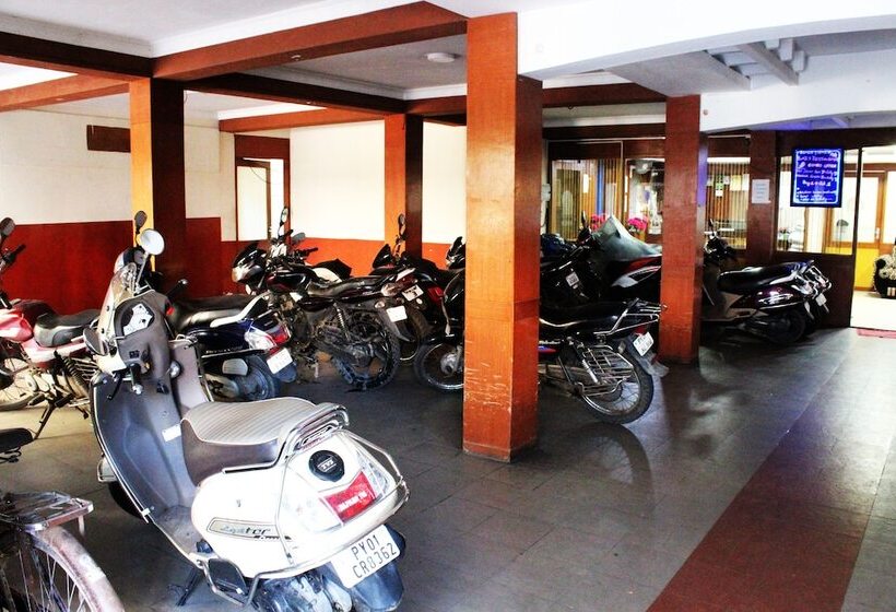 בית מלון כפרי Alps Residency