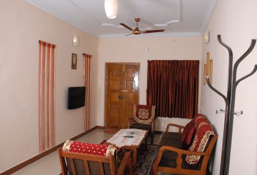 בית מלון כפרי Alps Residency