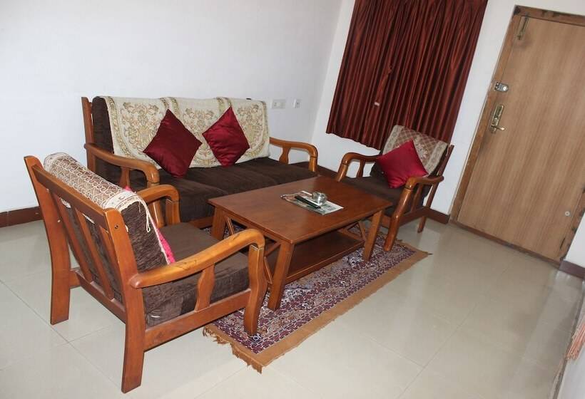 בית מלון כפרי Alps Residency