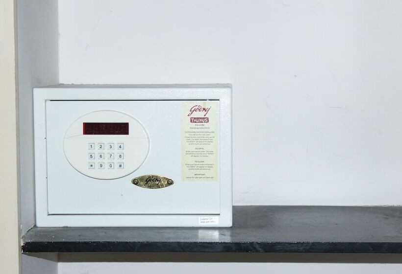 בית מלון כפרי Alps Residency