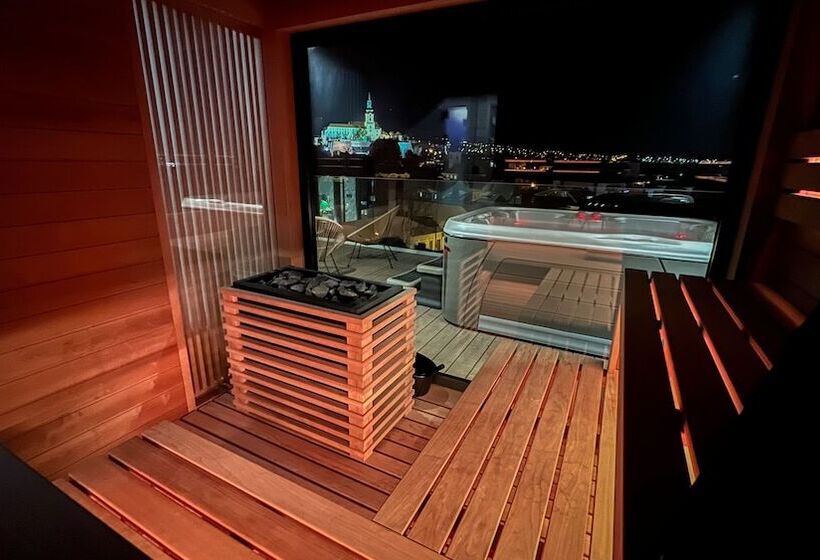 Boutique Hotel11 With Rooftop Spa
