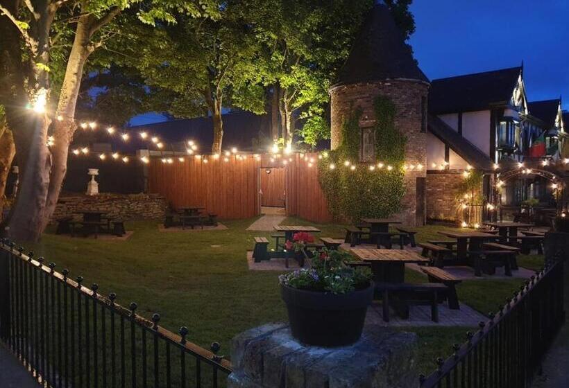 בית מלון כפרי Ivy Tower