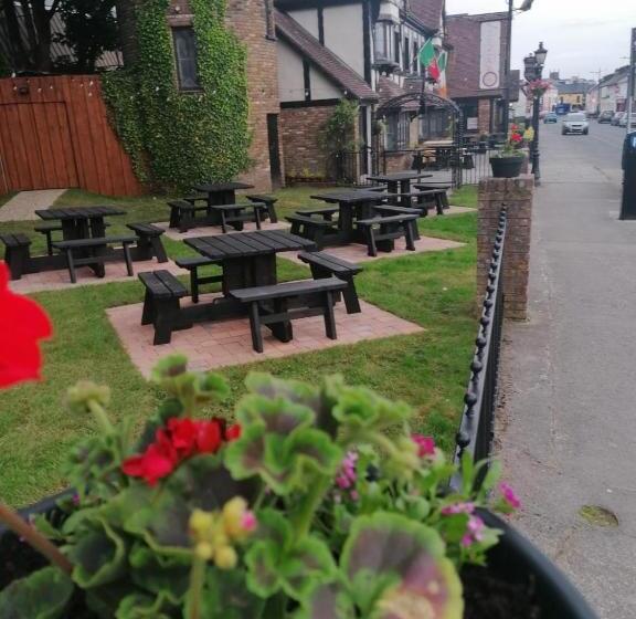 בית מלון כפרי Ivy Tower