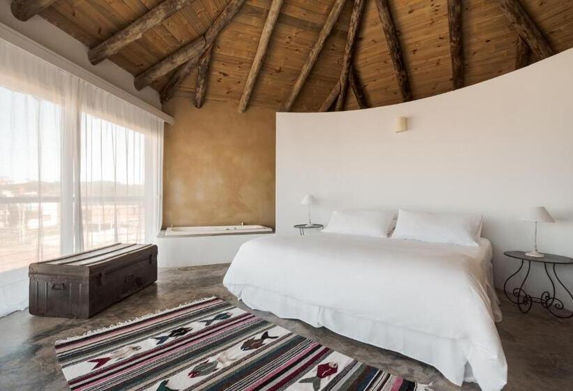 Maradentro Apart Hotel & Suites