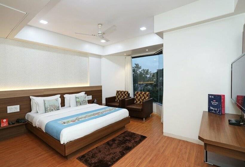 فندق Renovos  Riviera