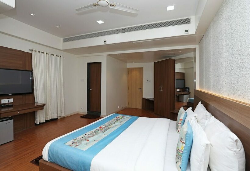 فندق Renovos  Riviera