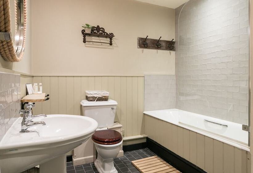 Отель The Angel & Blue Pig