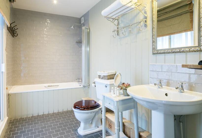 Отель The Angel & Blue Pig