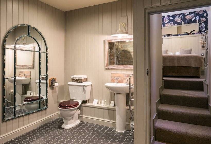 Отель The Angel & Blue Pig