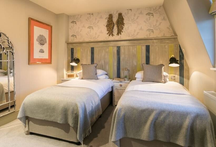 Отель The Angel & Blue Pig