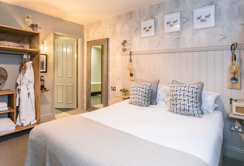 Отель The Angel & Blue Pig