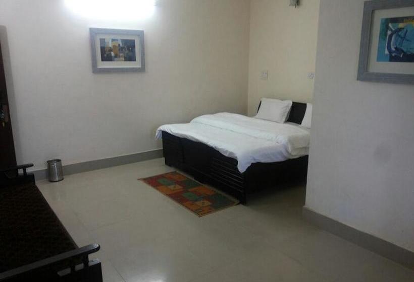 Hotel Garhwali Inn