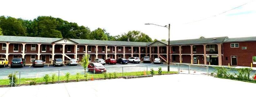 בית מלון כפרי Towne Inn