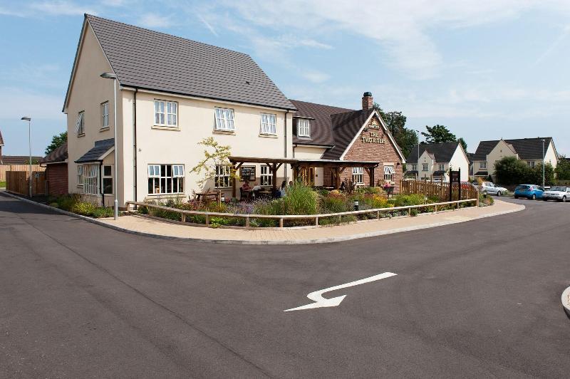 בית מלון כפרי Two Rivers Lodge By Marston’s Inns