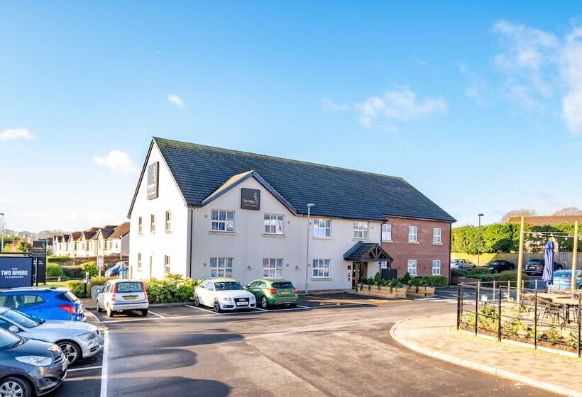 בית מלון כפרי Two Rivers Lodge By Marston’s Inns