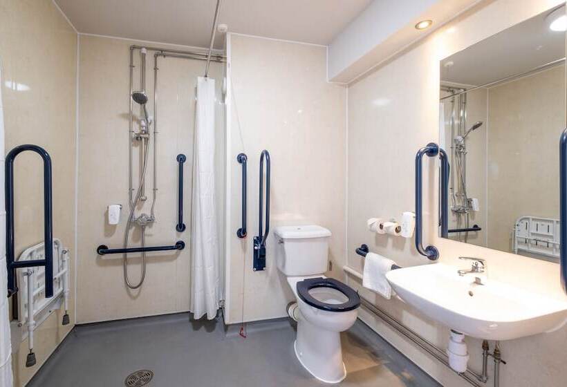 בית מלון כפרי Two Rivers Lodge By Marston’s Inns