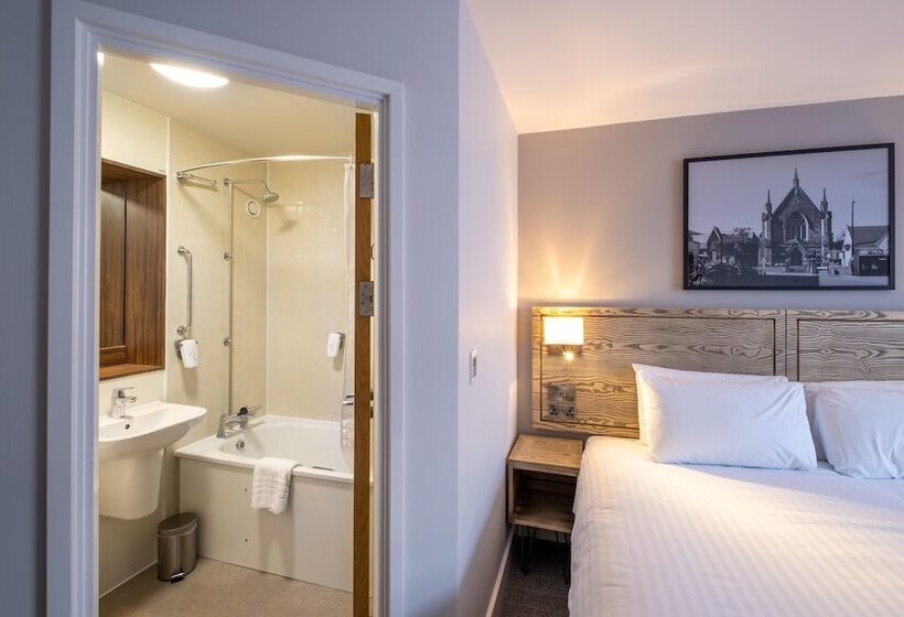 בית מלון כפרי Two Rivers Lodge By Marston’s Inns