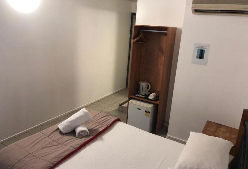 مُتل Airlie Waterfront Accommodation