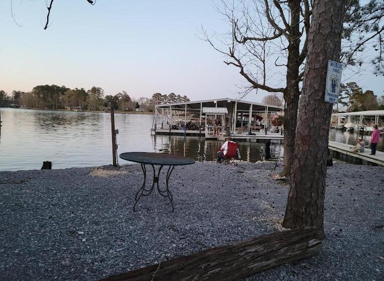 فندق على الطريق Bay Springs Country Inn & Marina