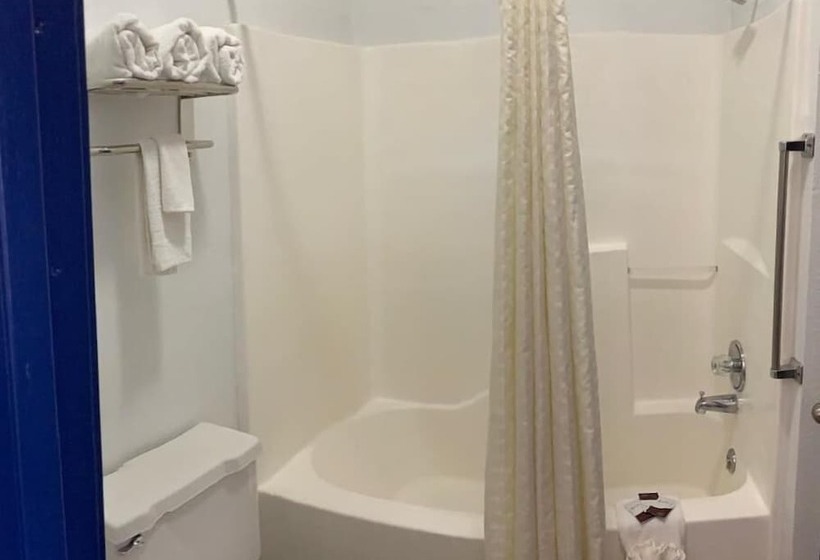 فندق على الطريق Budget Inn & Suites