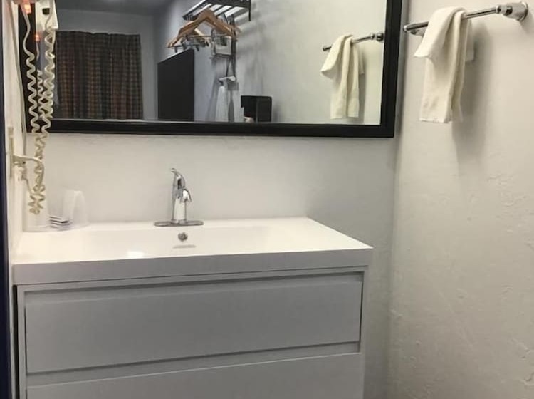 فندق على الطريق Budget Inn & Suites