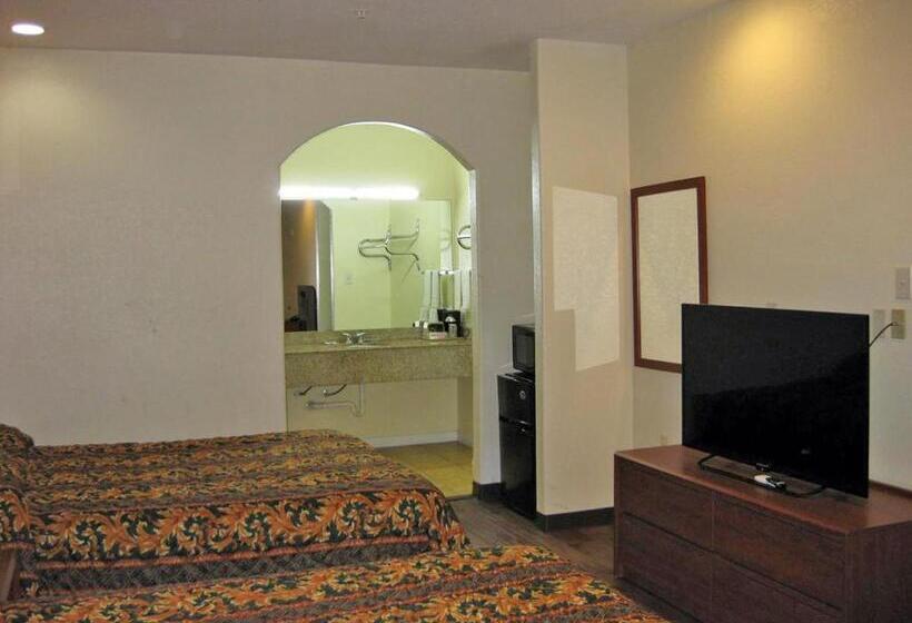 Мотель Relax Inn & Suites