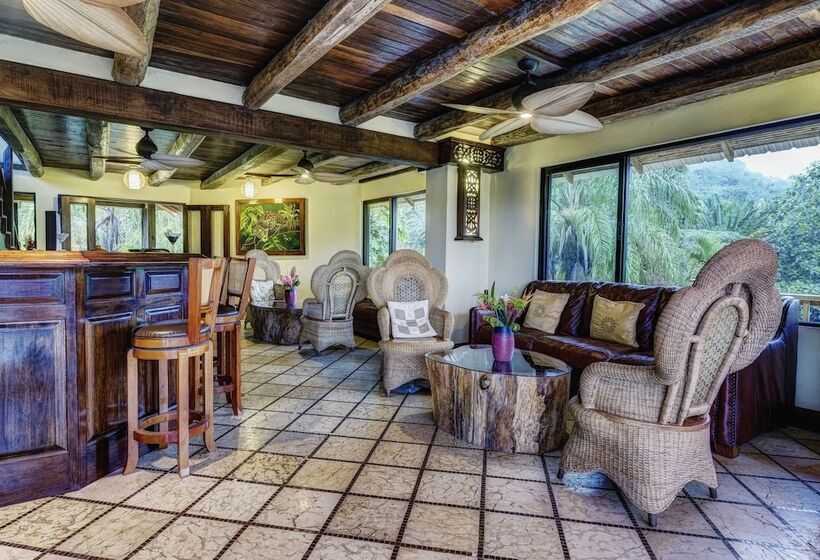 リゾートホテル Sleeping Giant Rainforest Lodge