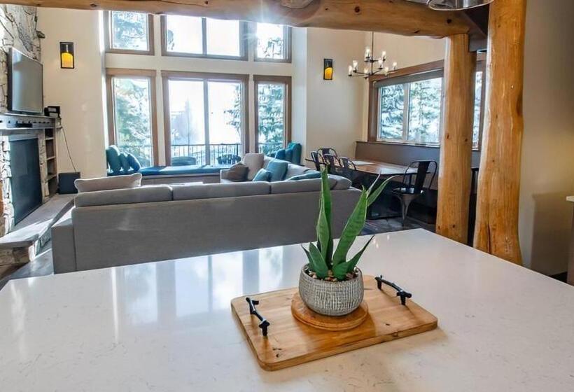 리조트 Snow Creek Cabins By Fernie Lodging Co