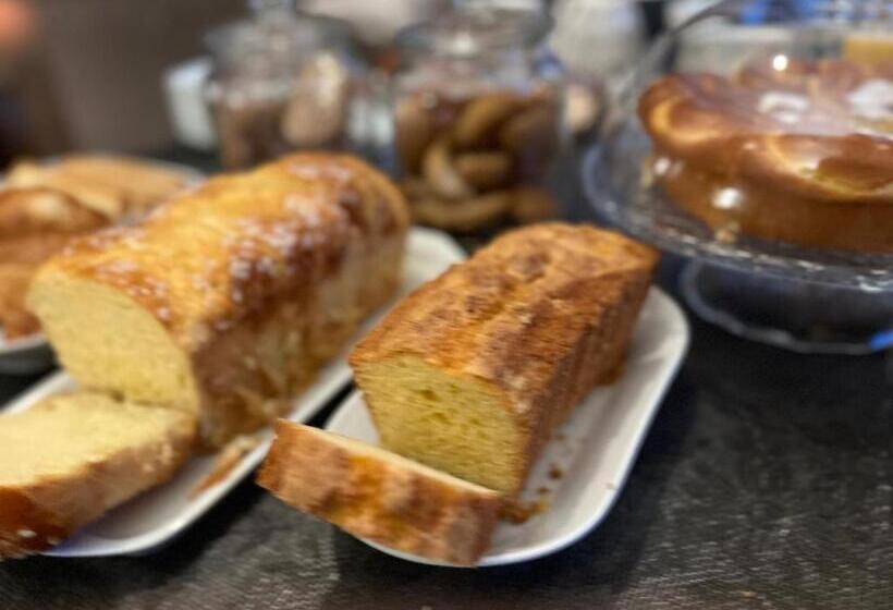 住宿加早餐  La Maison De Famille